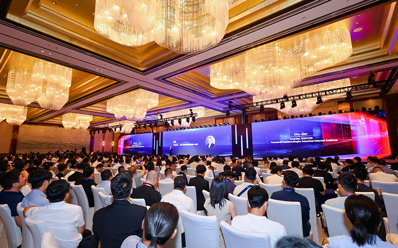 人生就是博官方网站宣布全球首个流程工业可信大模子TPT 2，“工业AI数据联盟”同步成立